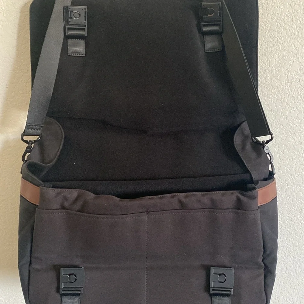 Meta brown black